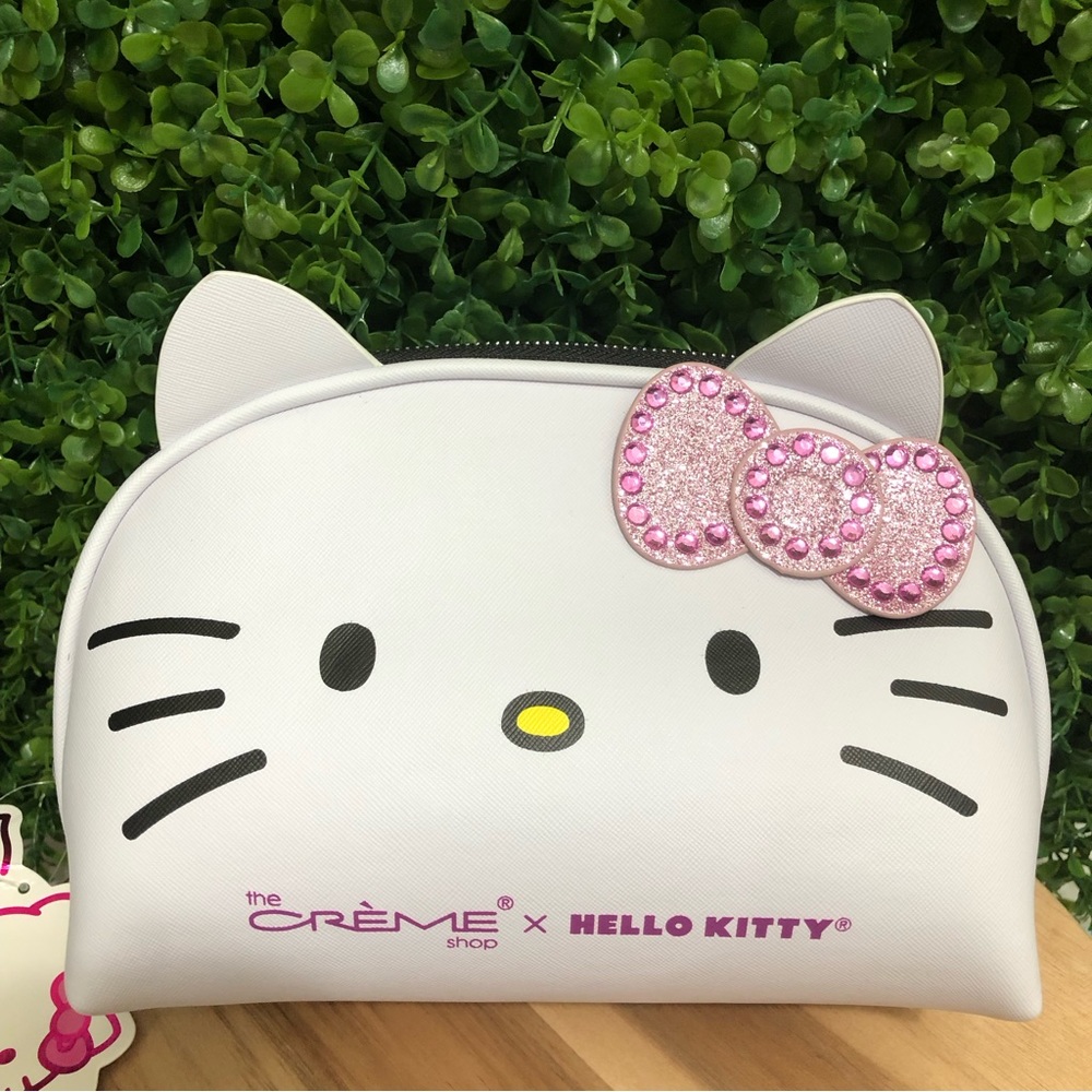 The crème x hello Kitty New bling bling make up pouch